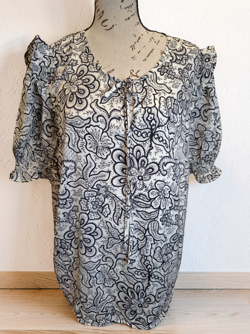NWT Premise Black & White Floral Ruffle Sleeve Blouse XXL